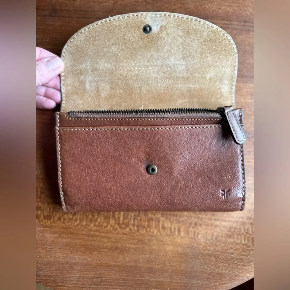 Frye Cognac Brown Leather Fold-Over Wallet - Picture 12 of 16